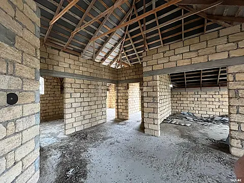 Satılır 11 otaqlı həyət evi