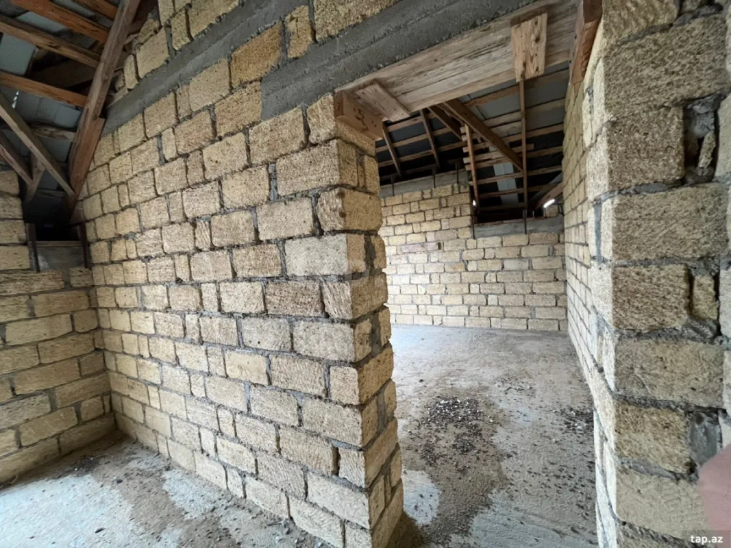 Satılır 11 otaqlı həyət evi