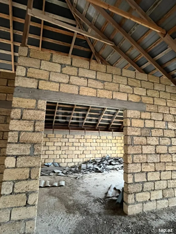 Satılır 11 otaqlı həyət evi