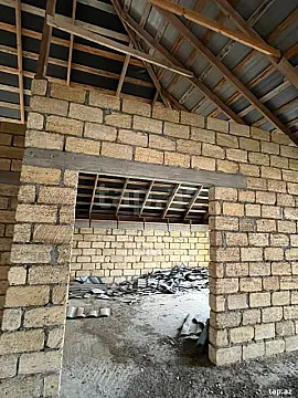 Satılır 11 otaqlı həyət evi