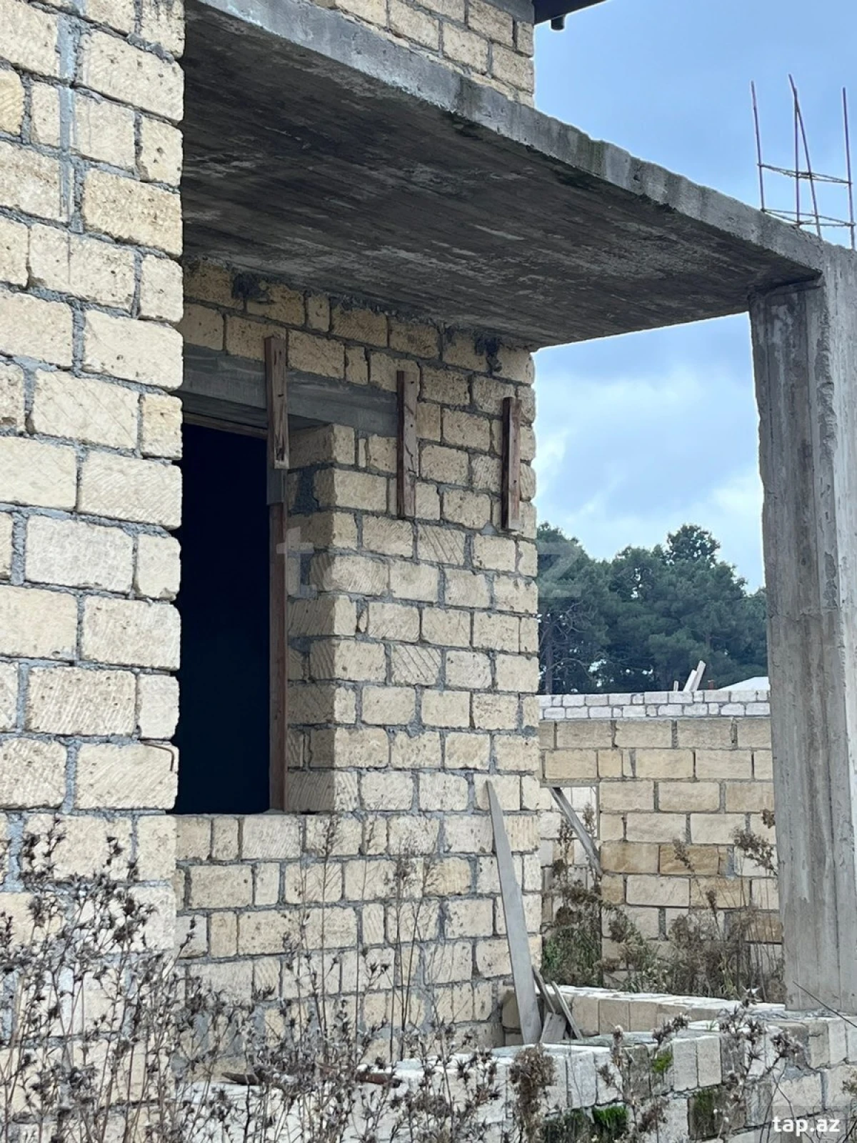 Satılır 11 otaqlı həyət evi