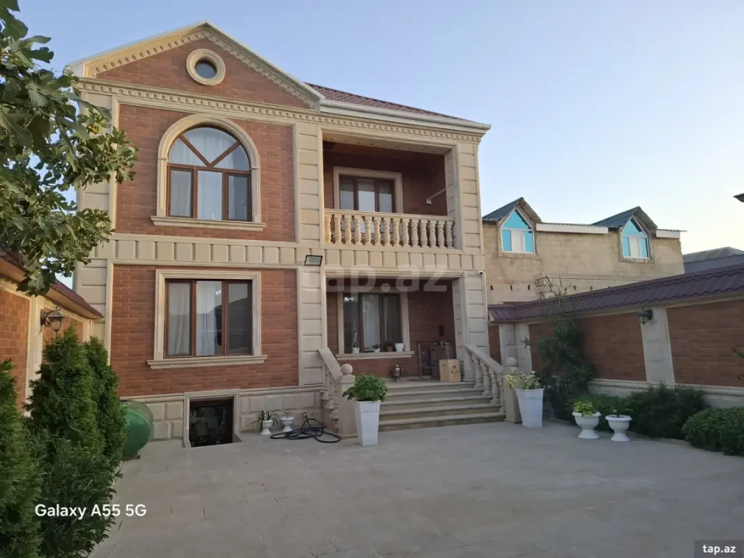 Satılır 5 otaqlı həyət evi 250 m²