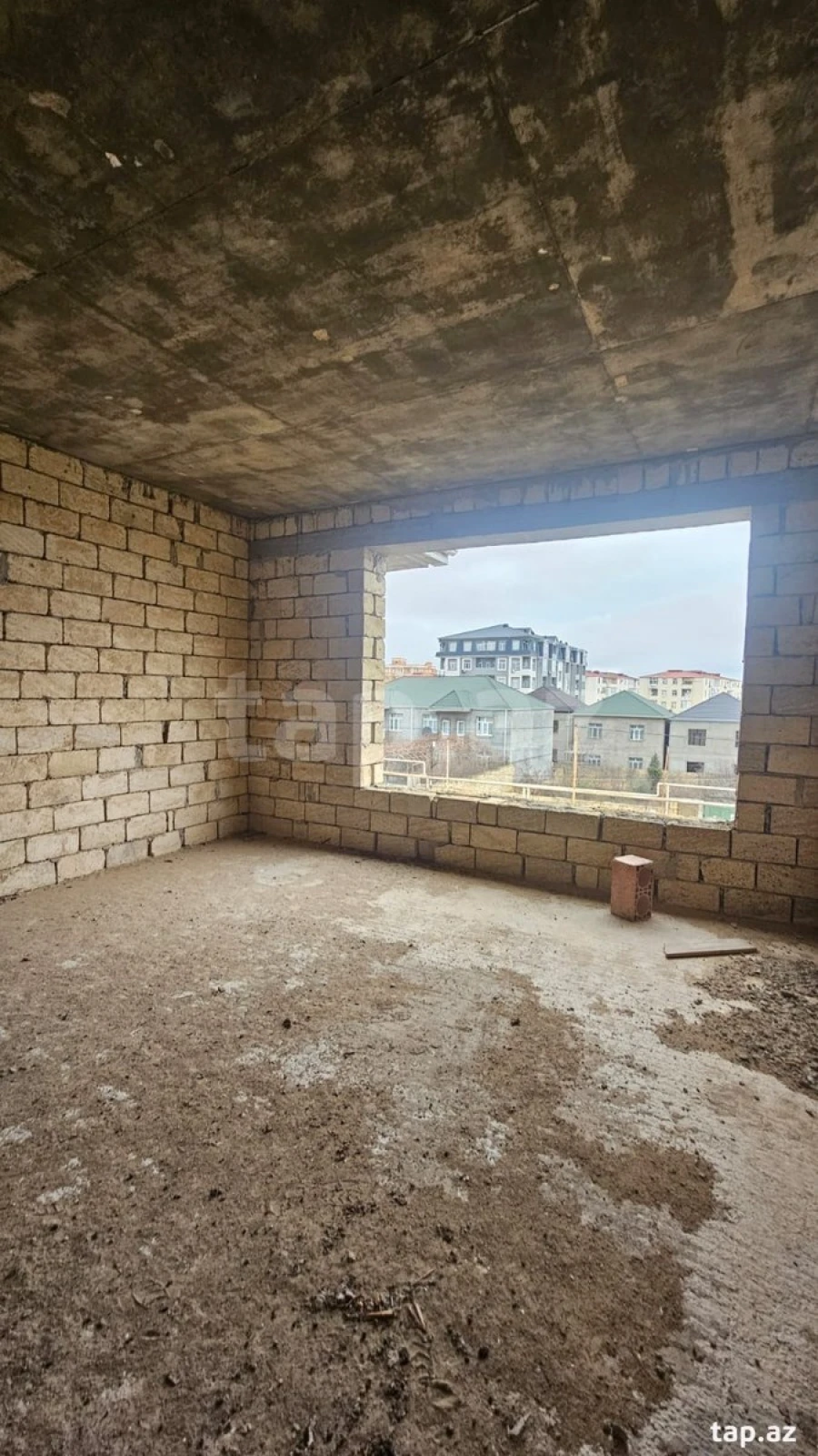 Satılır 6 otaqlı həyət evi