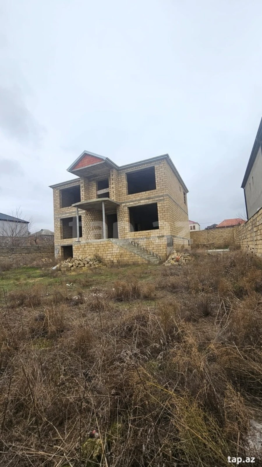 Satılır 6 otaqlı həyət evi