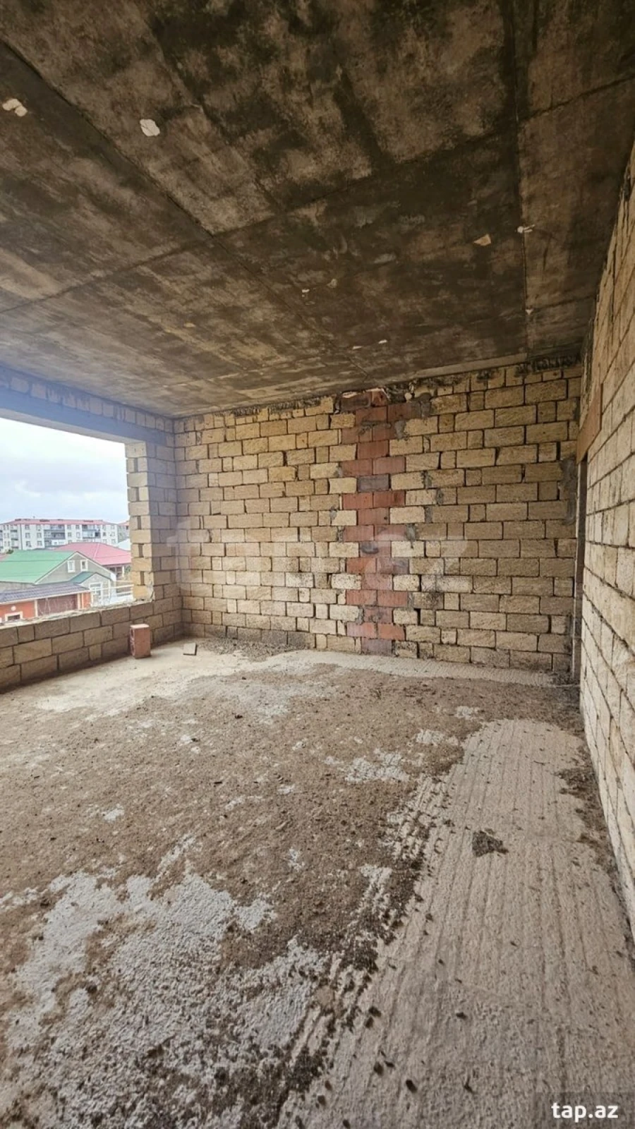 Satılır 6 otaqlı həyət evi