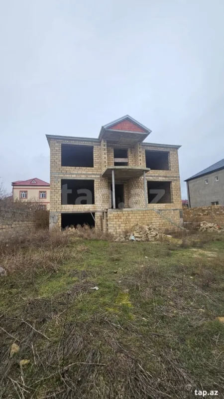 Satılır 6 otaqlı həyət evi