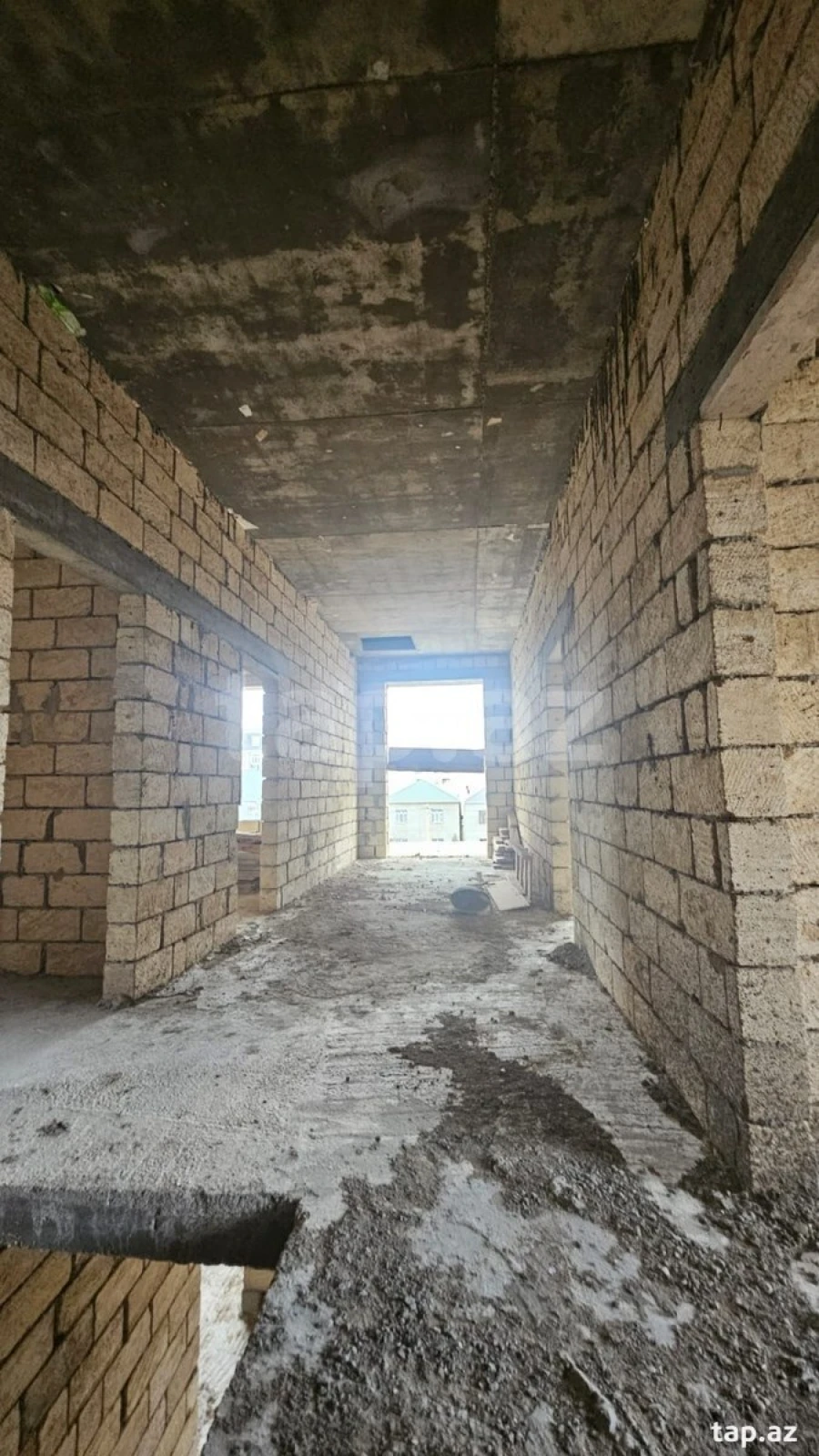 Satılır 6 otaqlı həyət evi