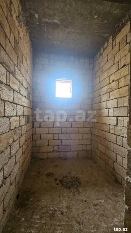 Satılır 6 otaqlı həyət evi