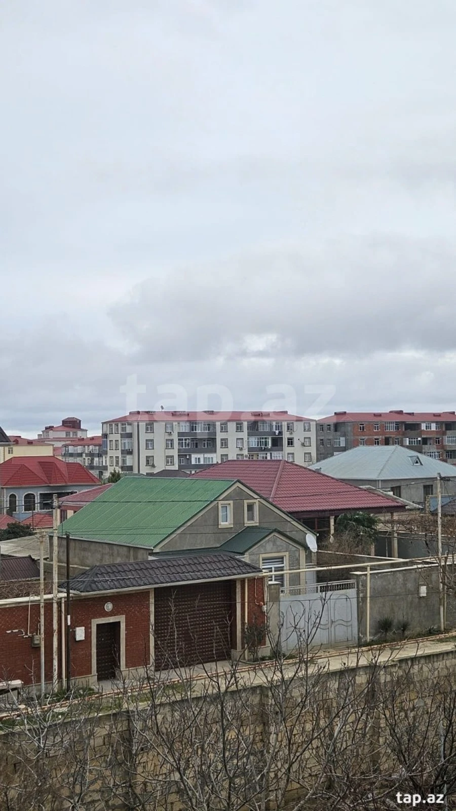 Satılır 6 otaqlı həyət evi