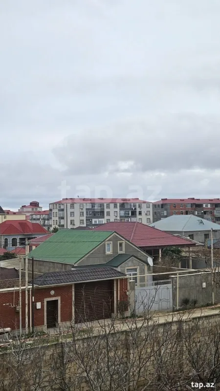 Satılır 6 otaqlı həyət evi