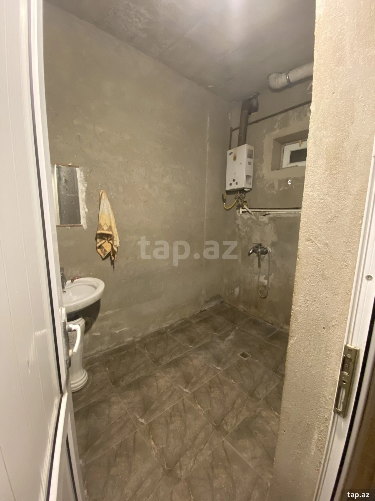 Satılır 6 otaqlı həyət evi