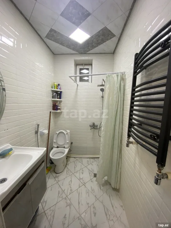 Satılır 6 otaqlı həyət evi