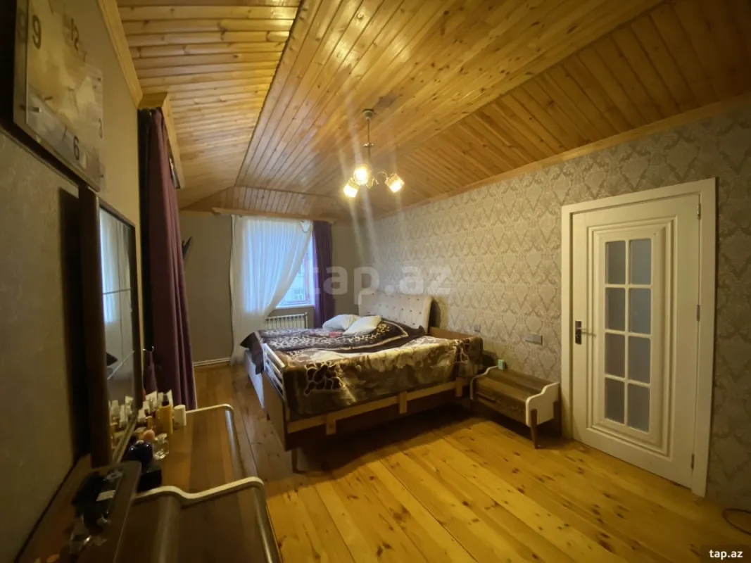 Satılır 6 otaqlı həyət evi