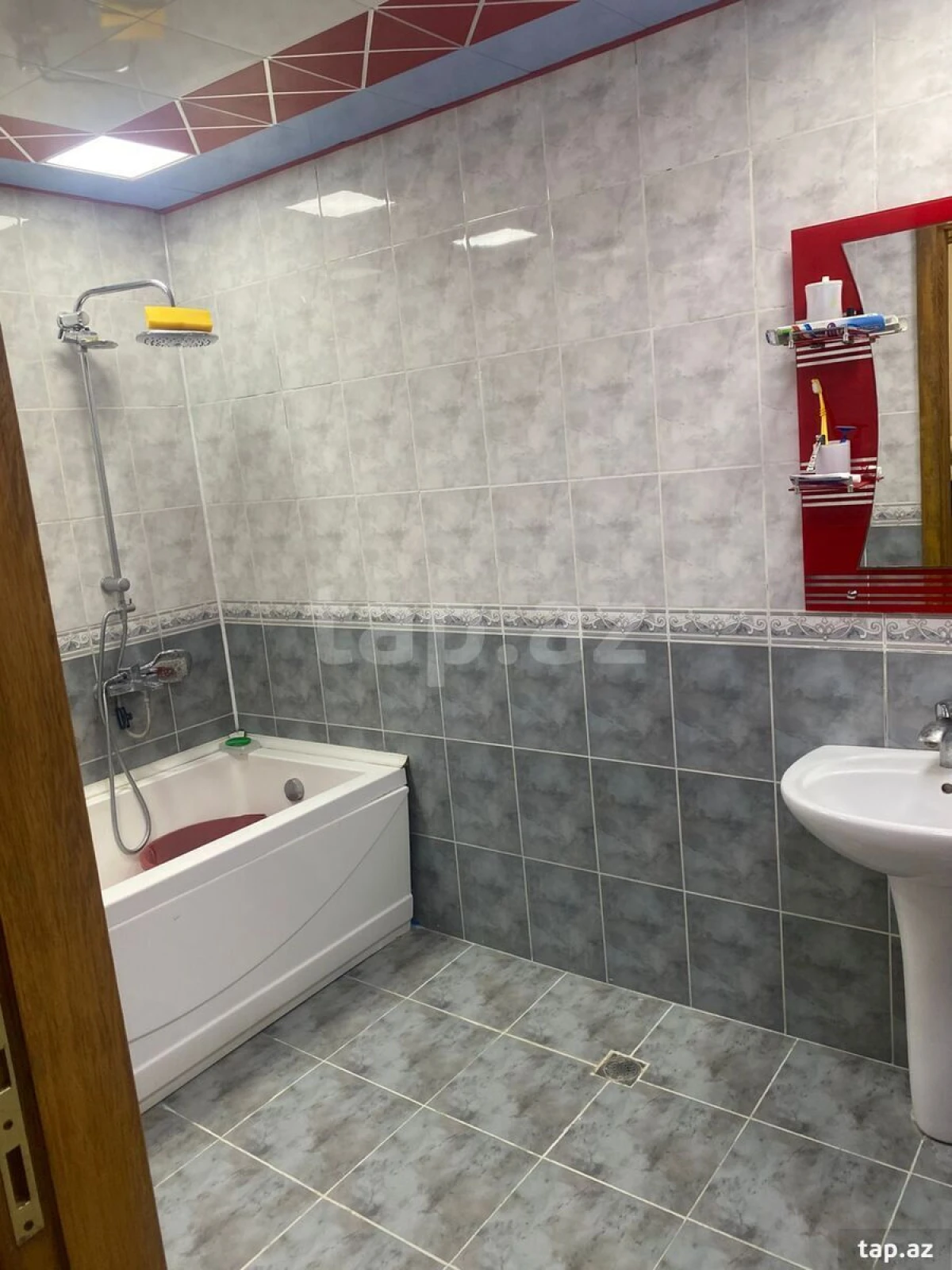 Satılır 3 otaqlı yeni tikili 105 m²