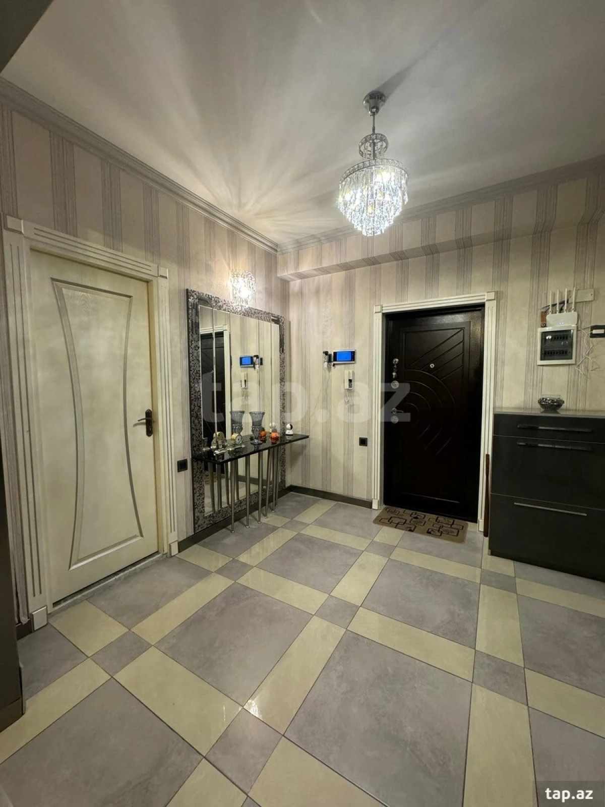 Satılır 3 otaqlı yeni tikili 120 m²