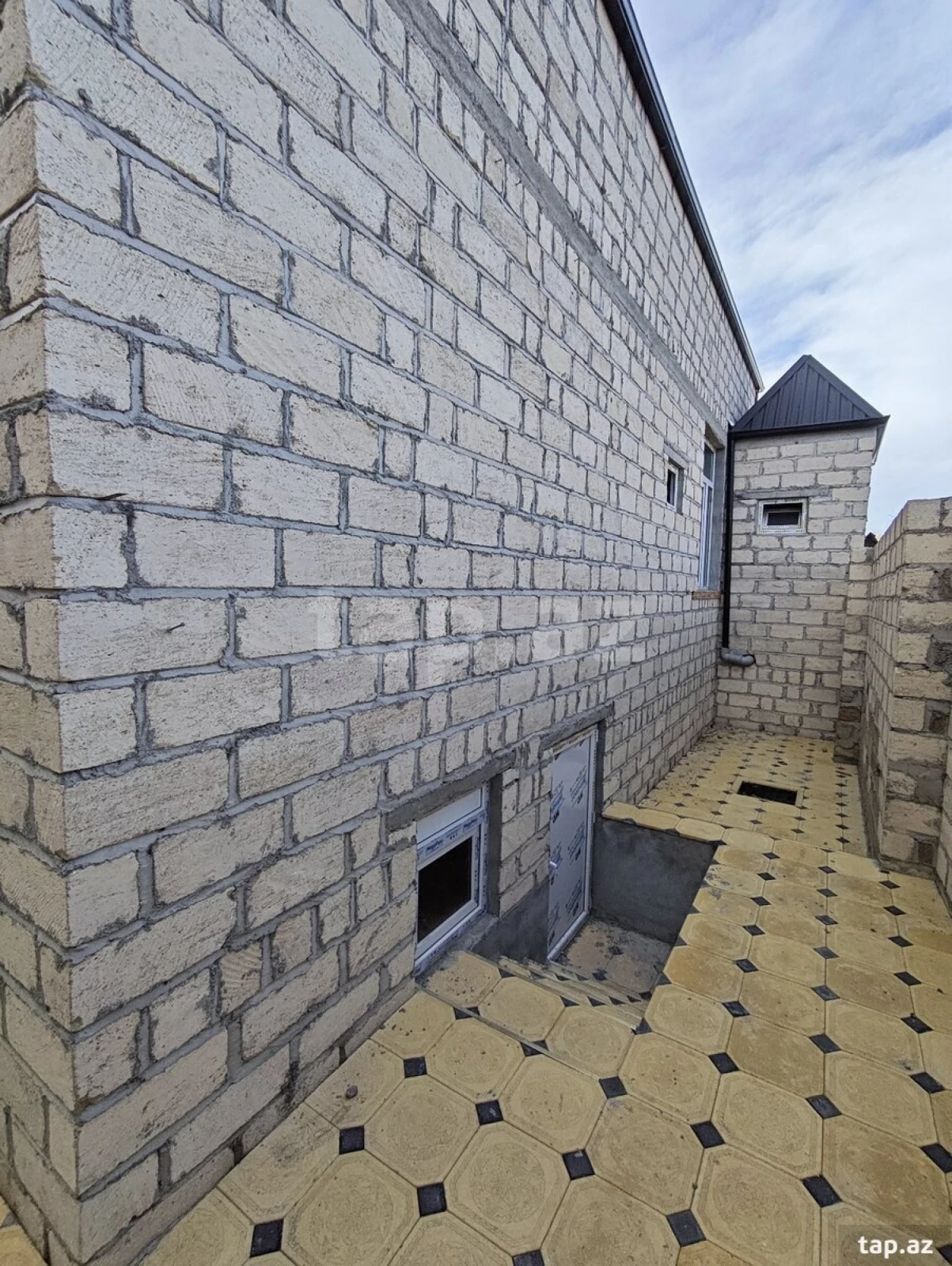 Satılır 4 otaqlı həyət evi