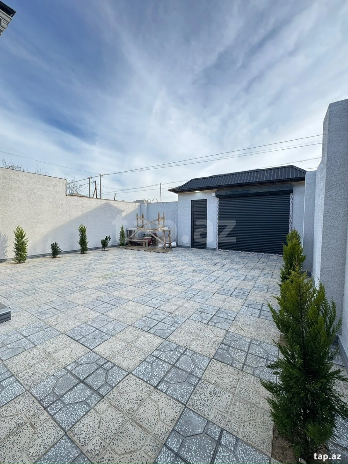 Satılır 4 otaqlı həyət evi