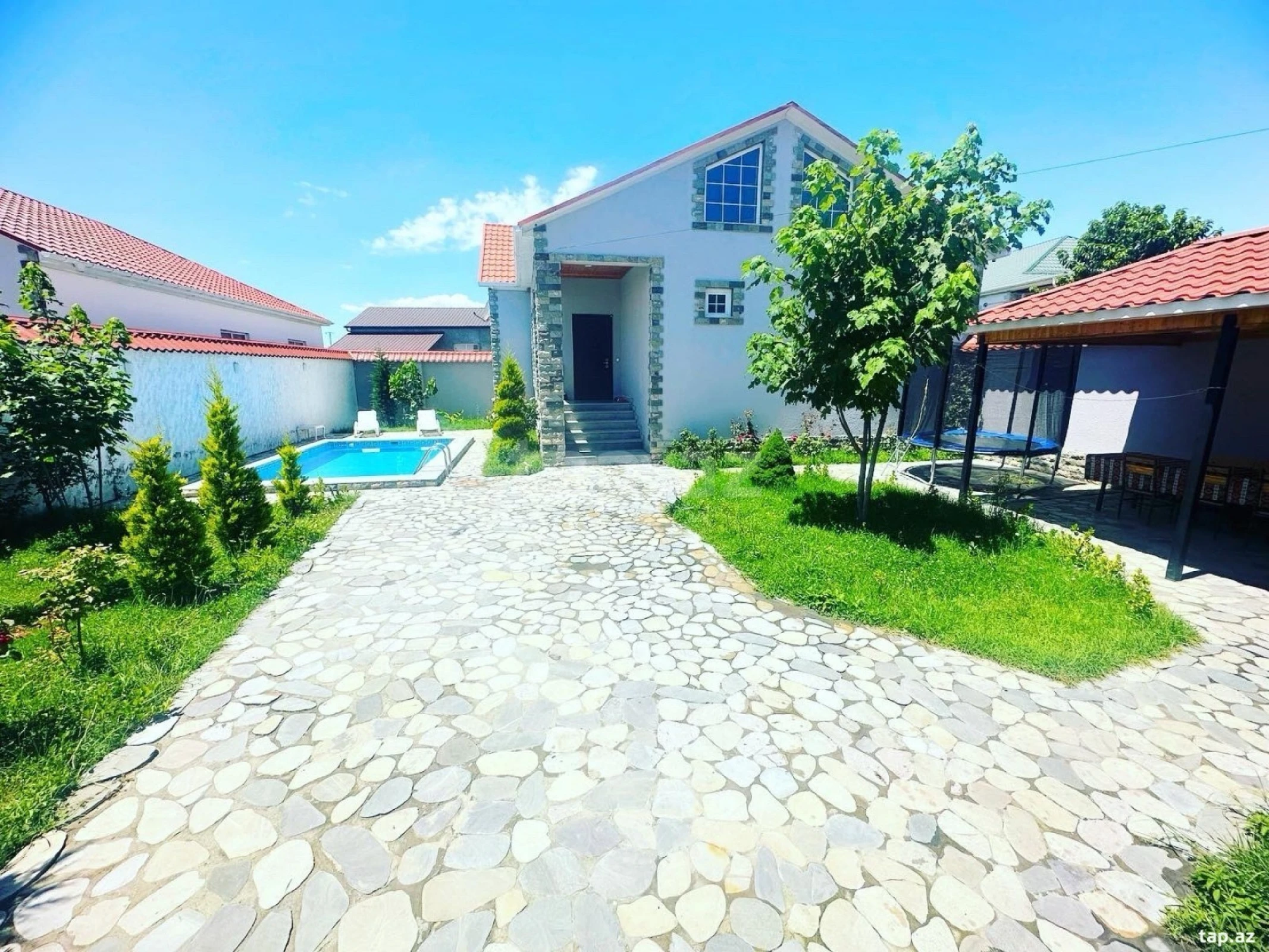 Kirayə verilir 3 otaqlı həyət evi 200 m²