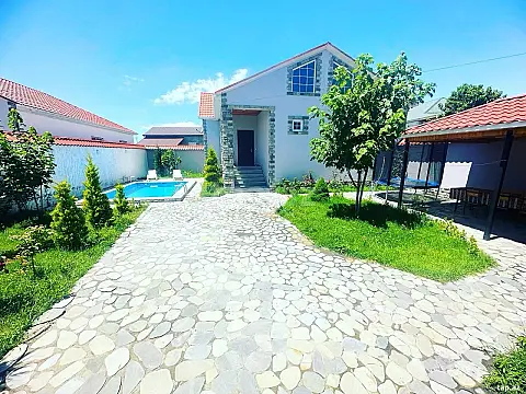 Kirayə verilir 3 otaqlı həyət evi 200 m²