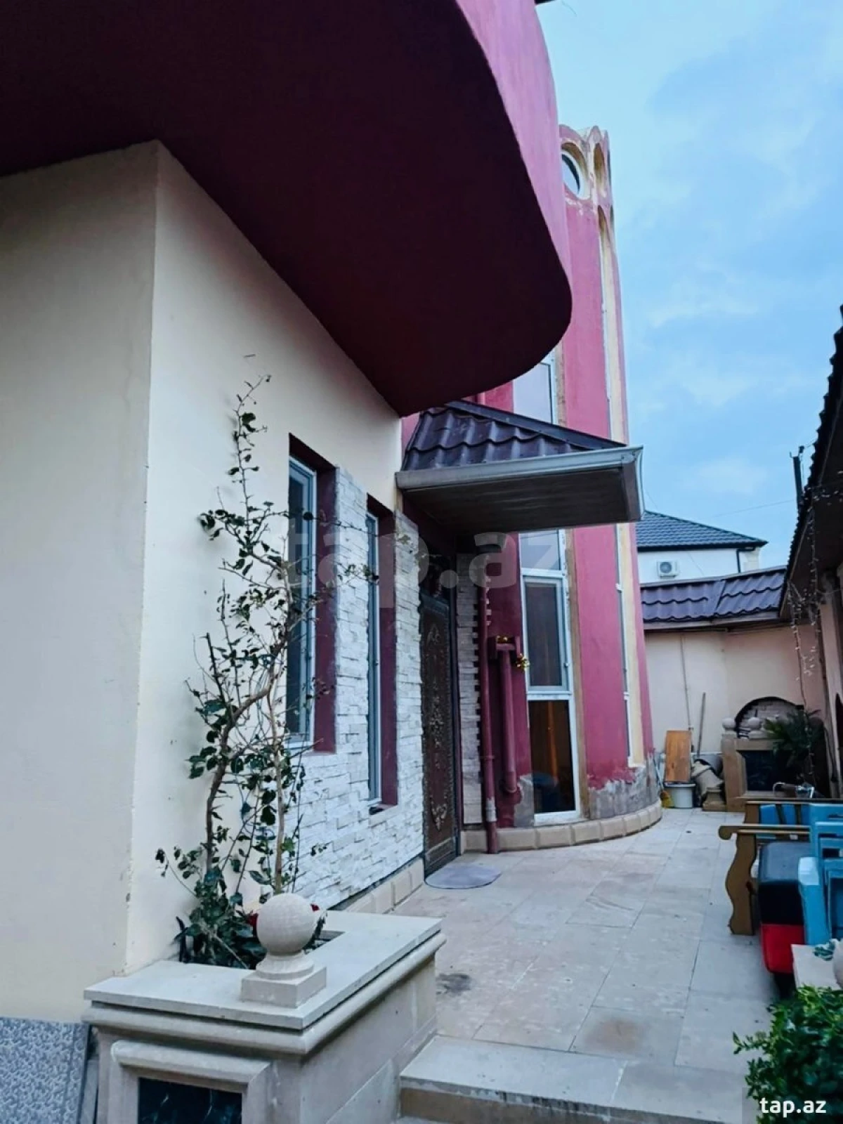 Satılır 4 otaqlı həyət evi