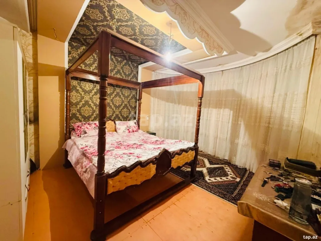 Satılır 4 otaqlı həyət evi