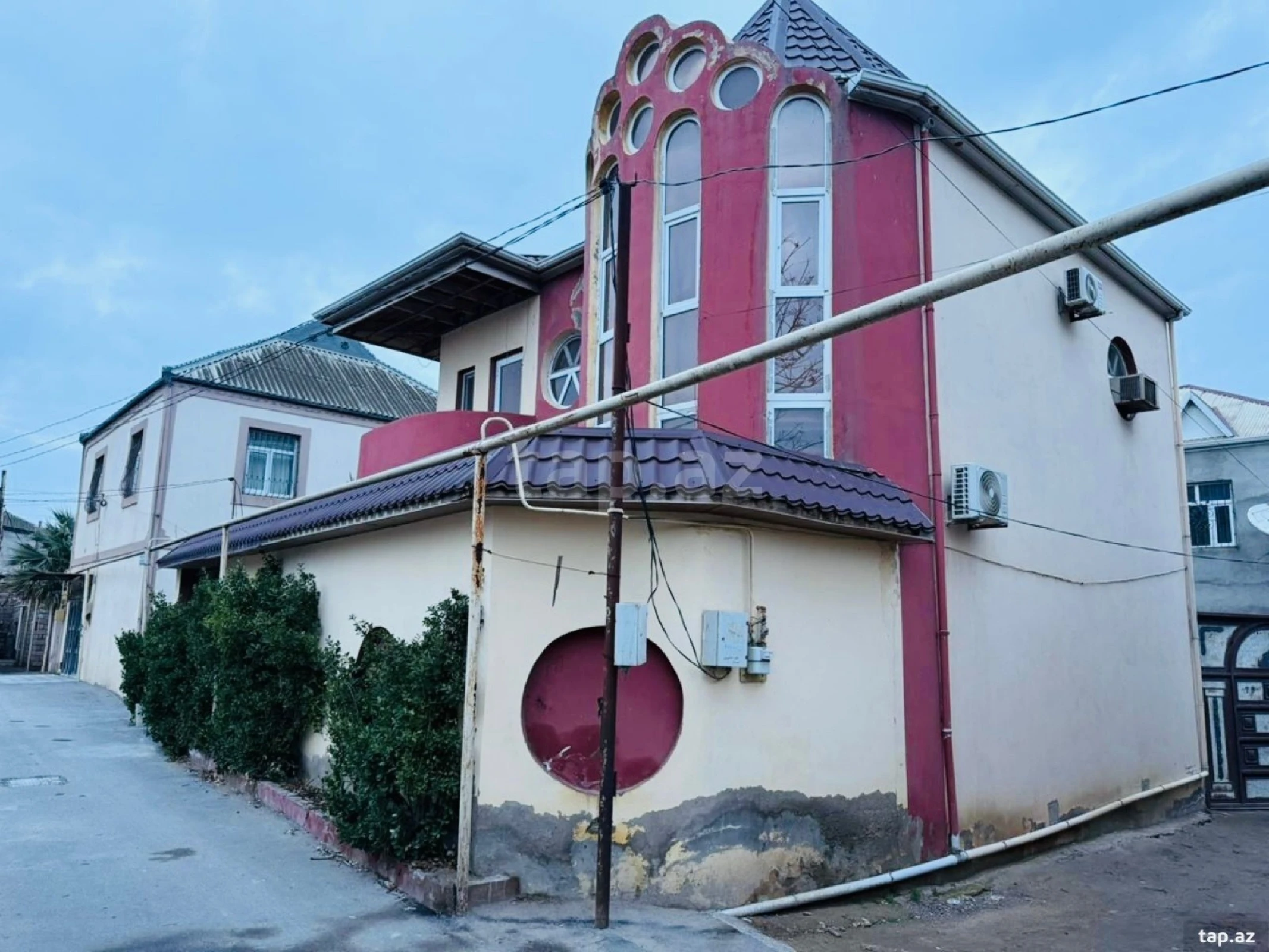 Satılır 4 otaqlı həyət evi