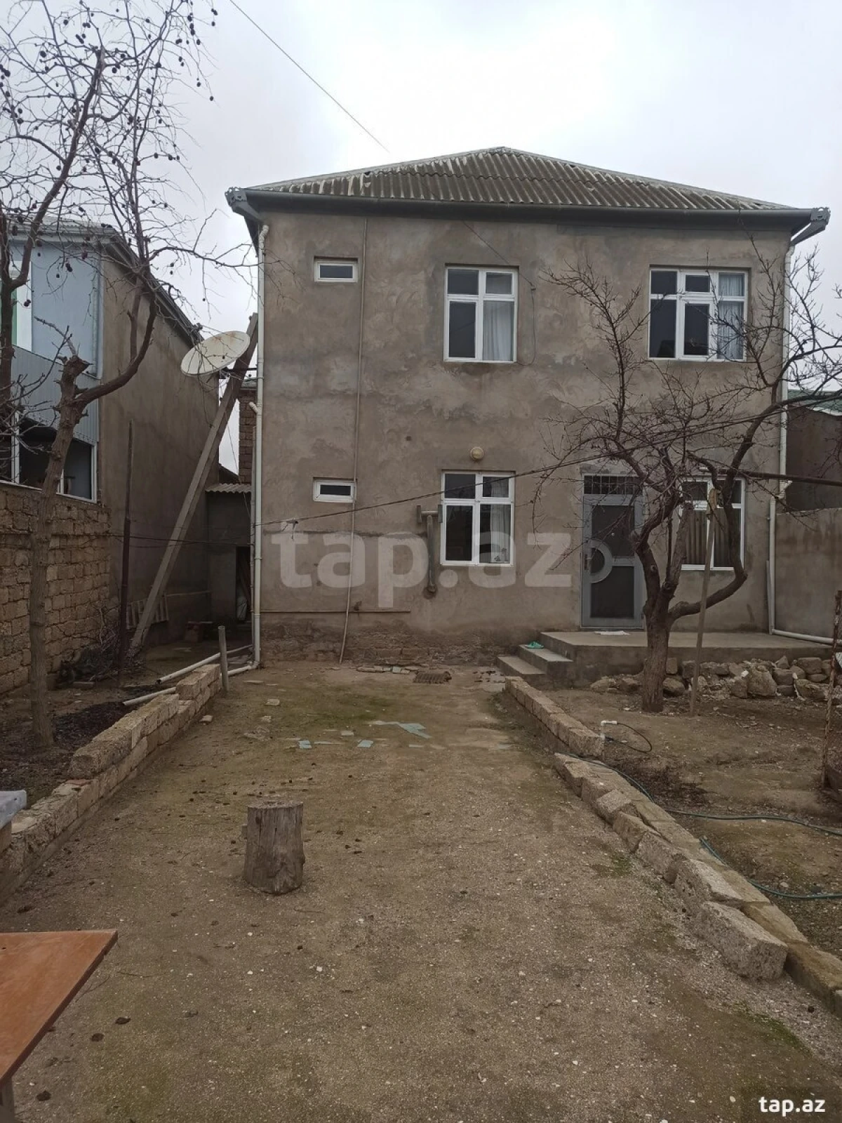 Satılır 4 otaqlı həyət evi