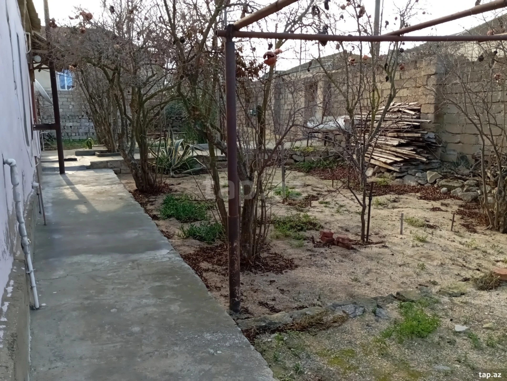 Satılır 5 otaqlı həyət evi