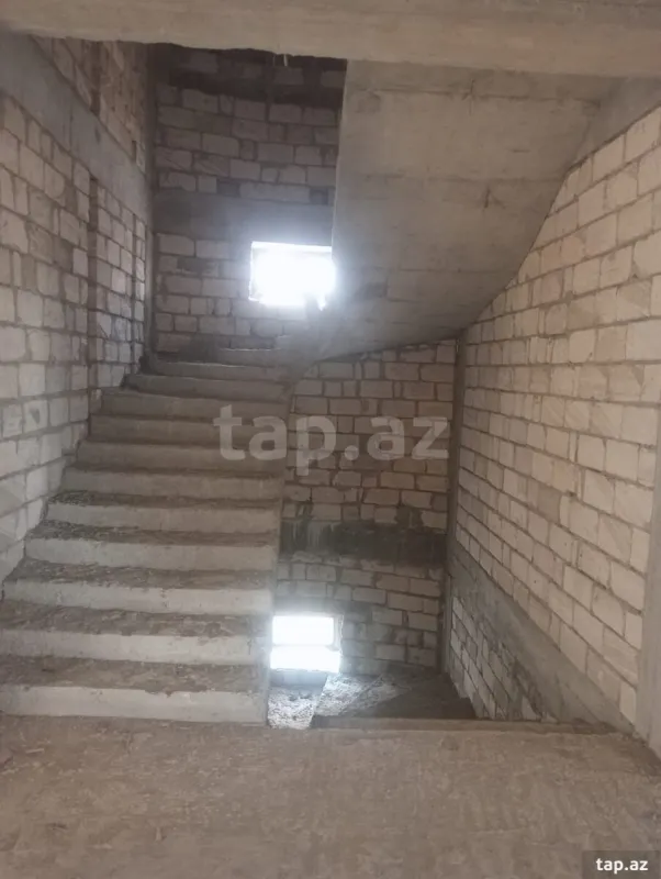 Satılır 6 otaqlı həyət evi