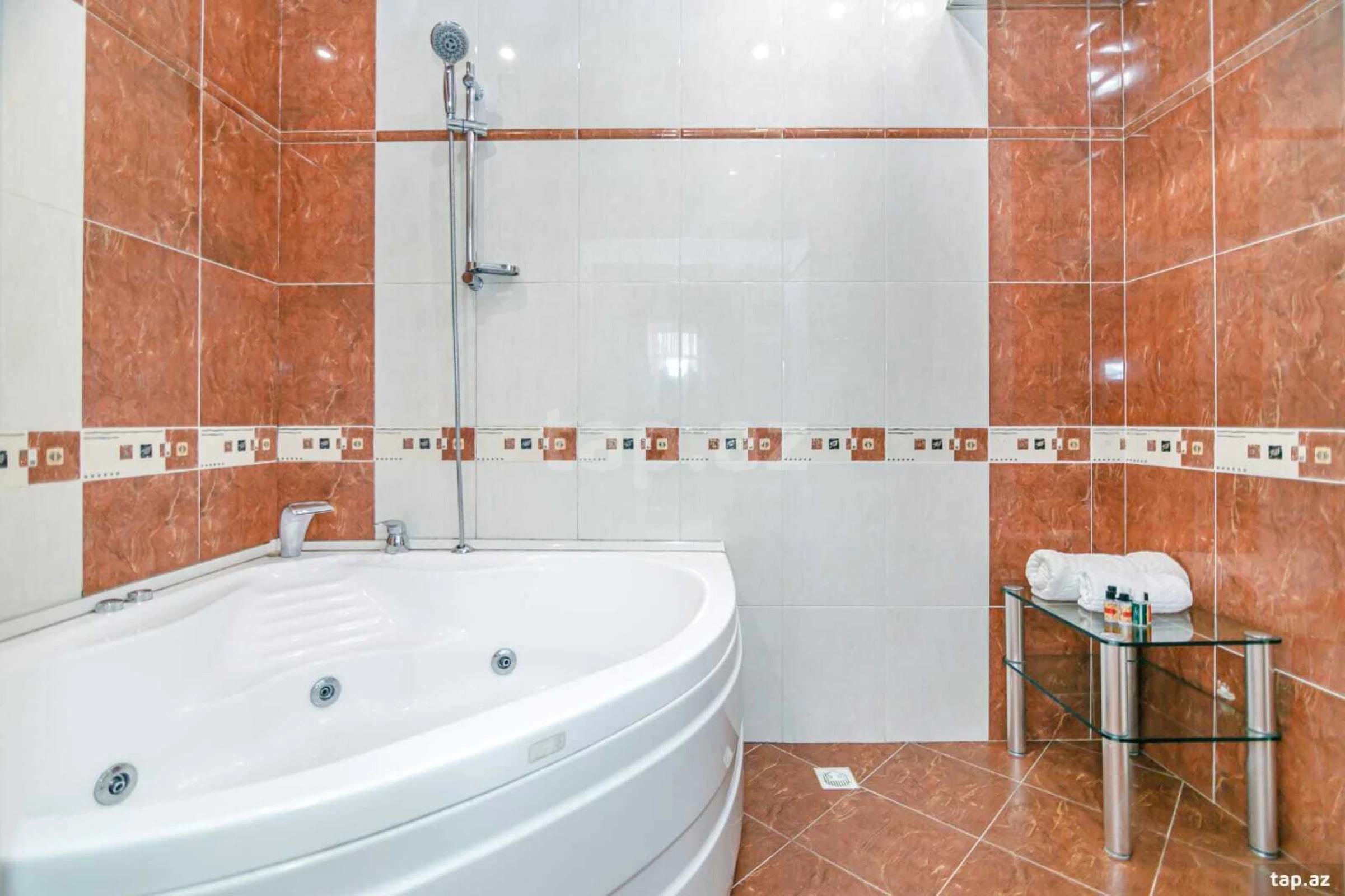 Kirayə verilir 3 otaqlı mənzil 120 m²