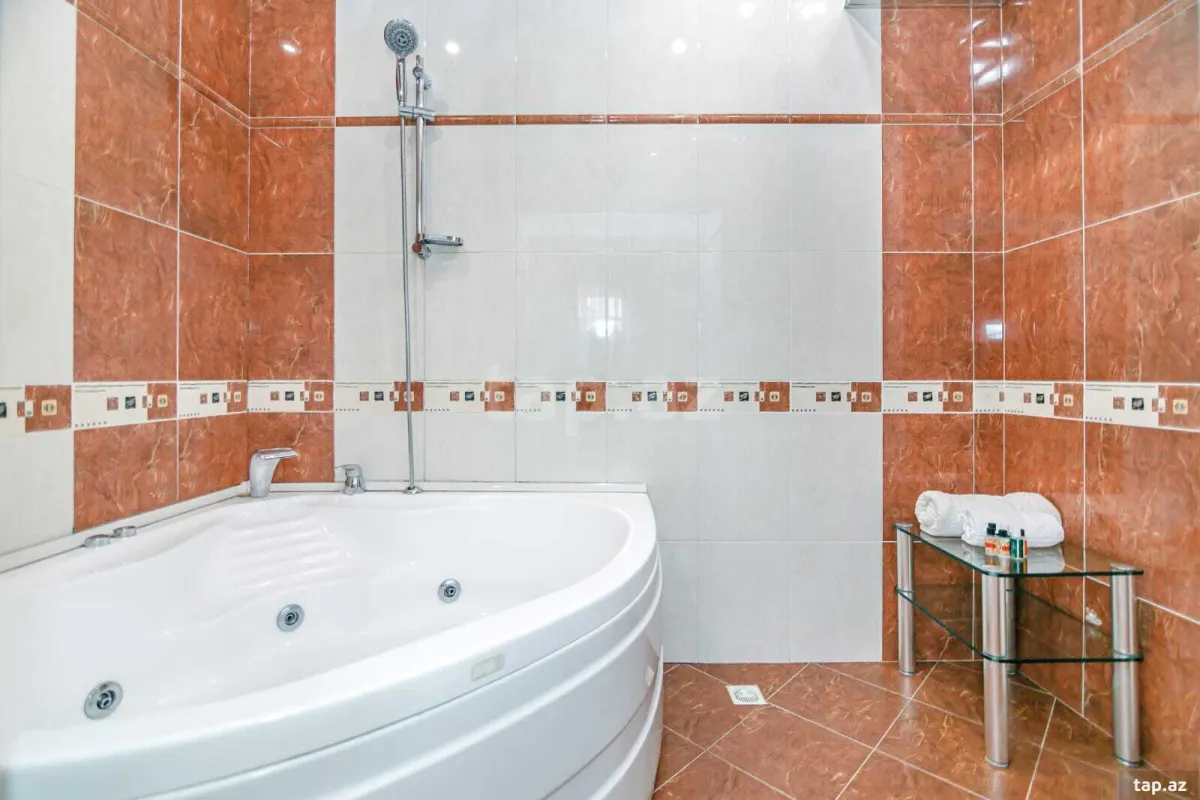 Kirayə verilir 3 otaqlı mənzil 120 m²