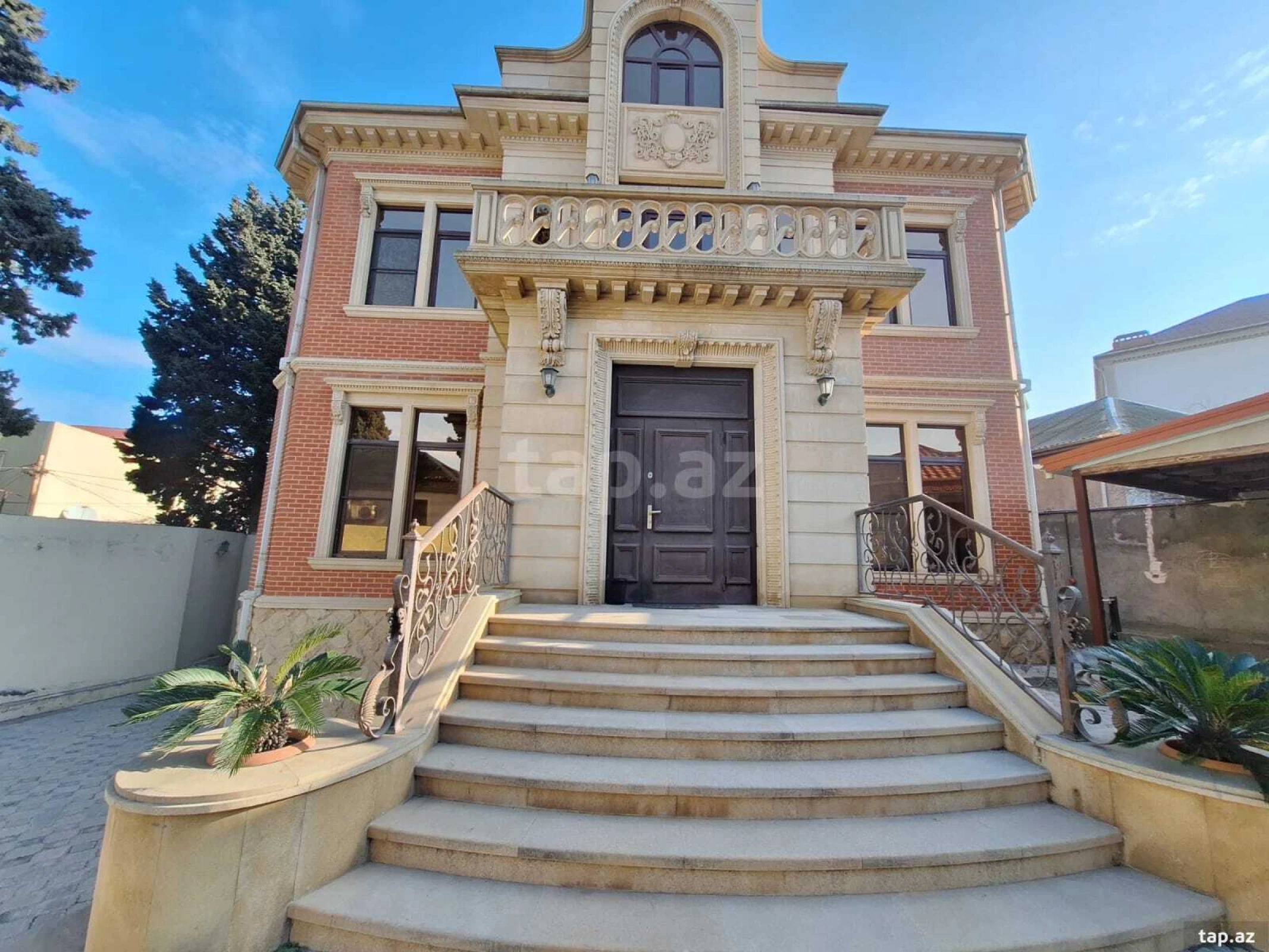 Satılır 4 otaqlı həyət evi