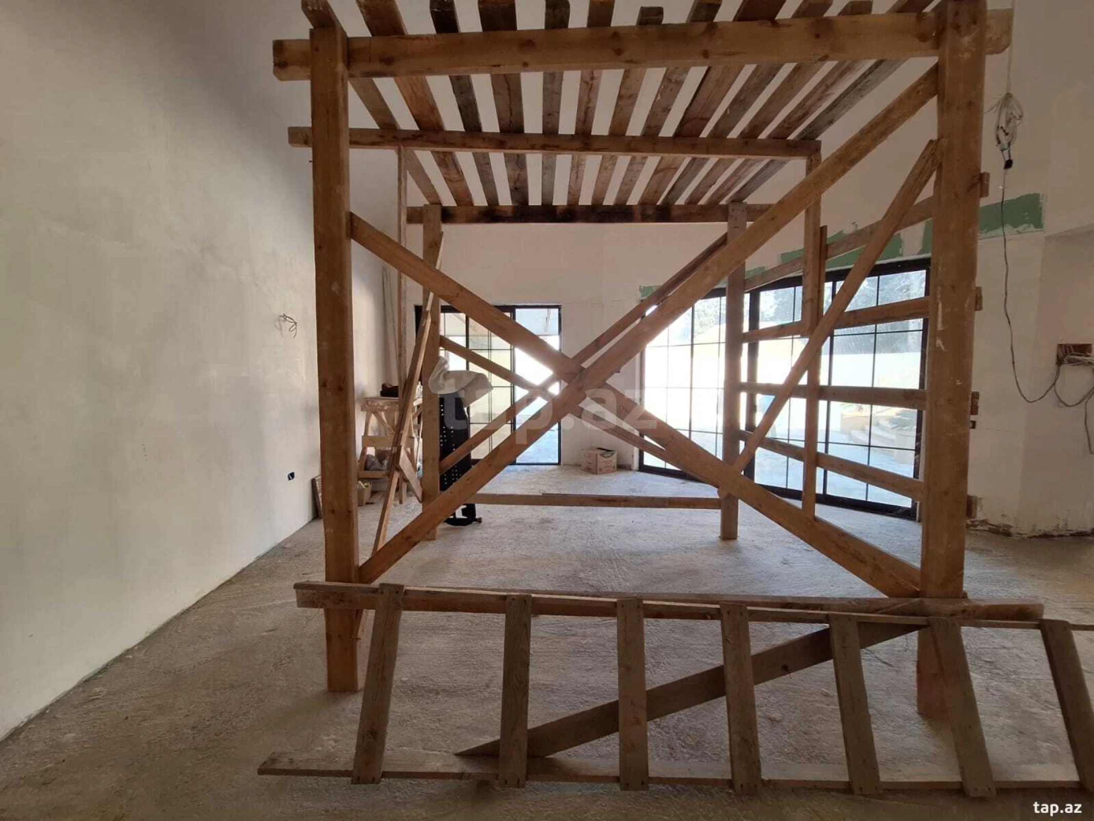 Satılır 4 otaqlı həyət evi