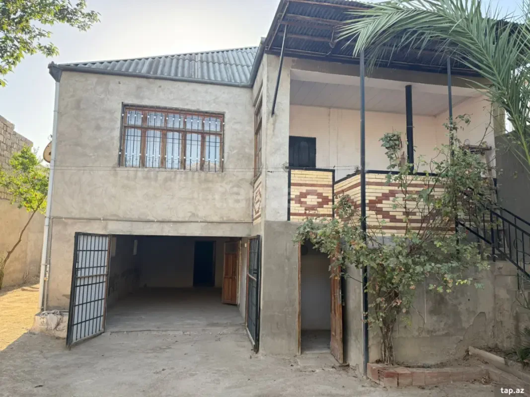 Satılır 3 otaqlı həyət evi 300 m²