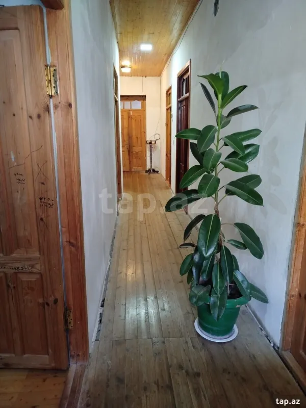 Satılır 6 otaqlı həyət evi 256 m²