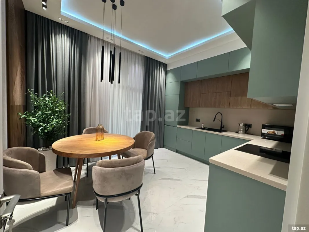 Kirayə verilir 3 otaqlı yeni tikili 140 m²