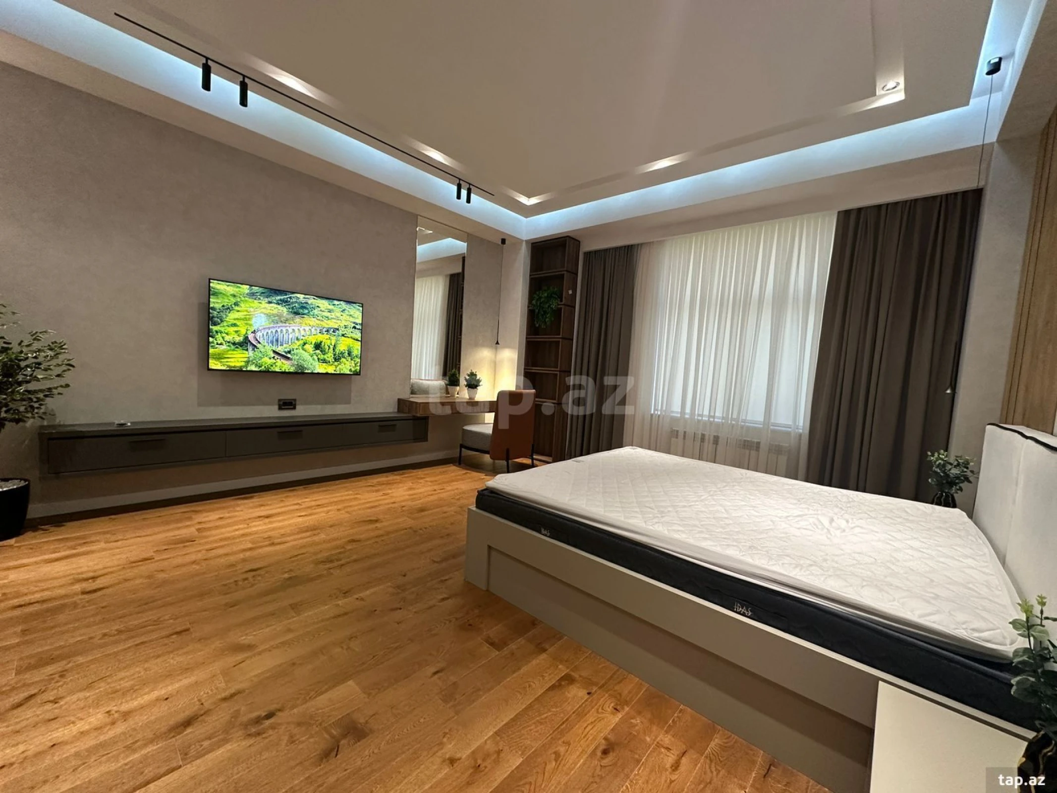 Kirayə verilir 3 otaqlı yeni tikili 140 m²
