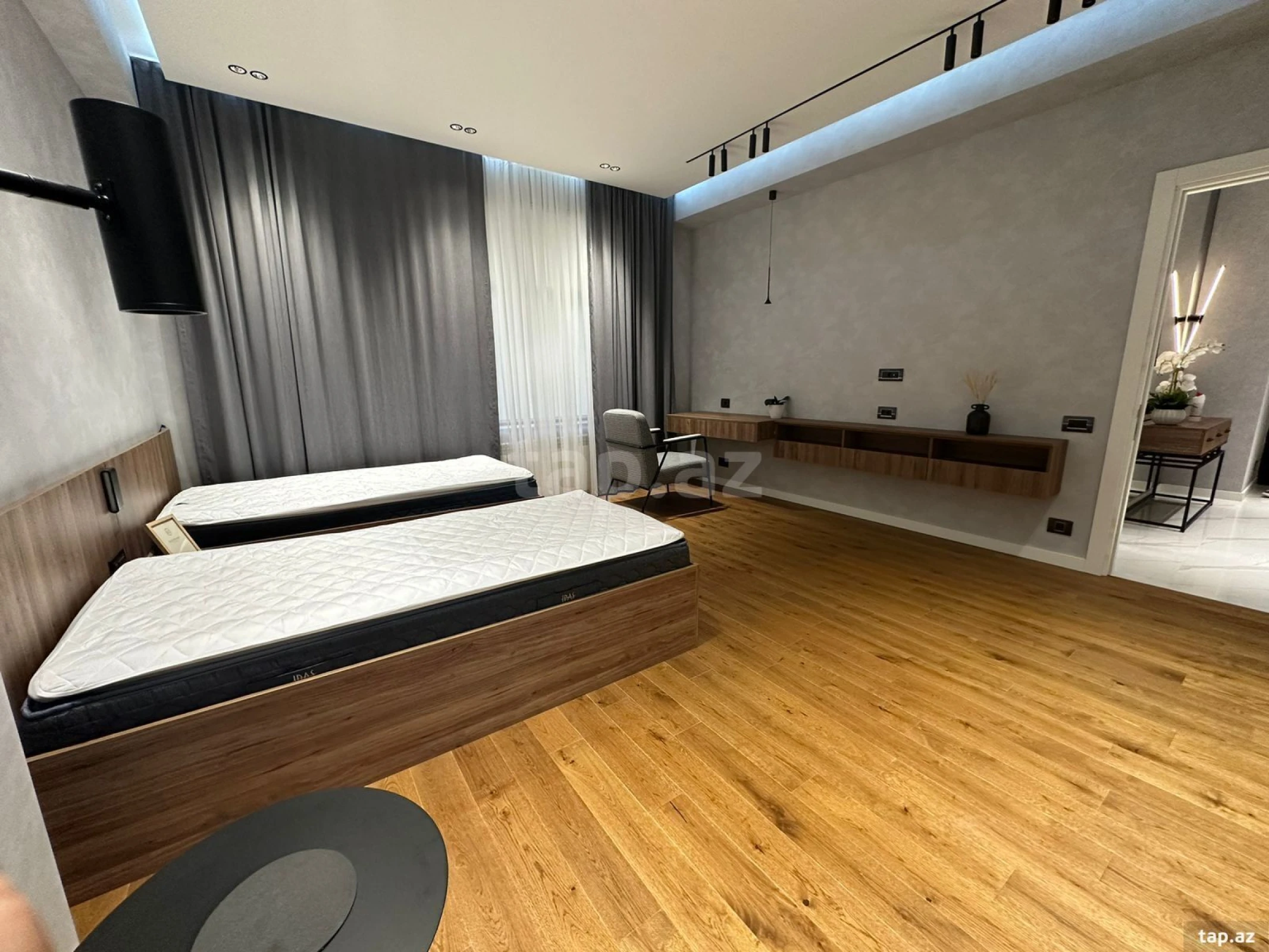 Kirayə verilir 3 otaqlı yeni tikili 140 m²