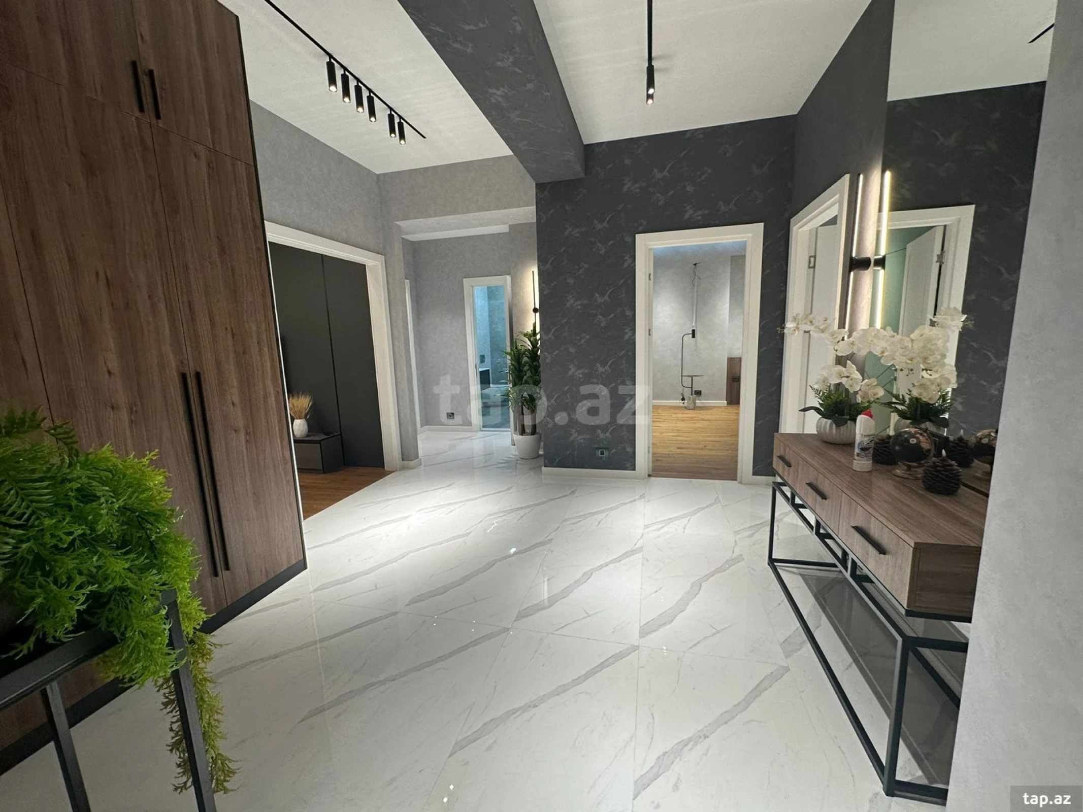 Kirayə verilir 3 otaqlı yeni tikili 140 m²