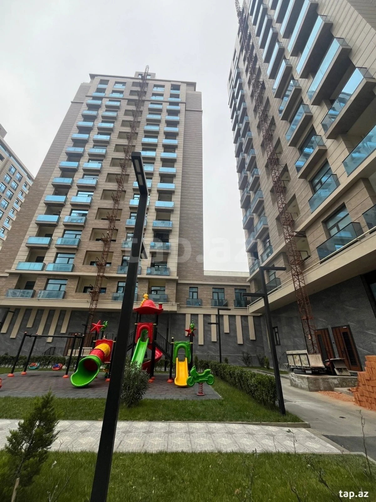 Satılır 3 otaqlı yeni tikili 100 m²