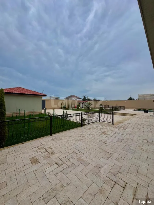Satılır 5 otaqlı həyət evi