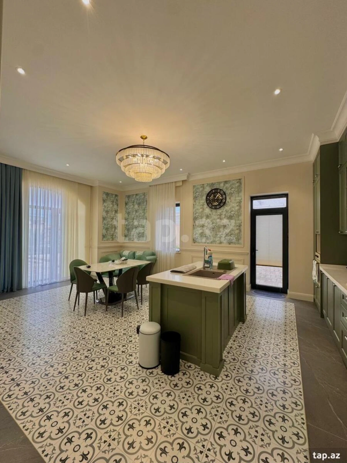 Satılır 5 otaqlı həyət evi