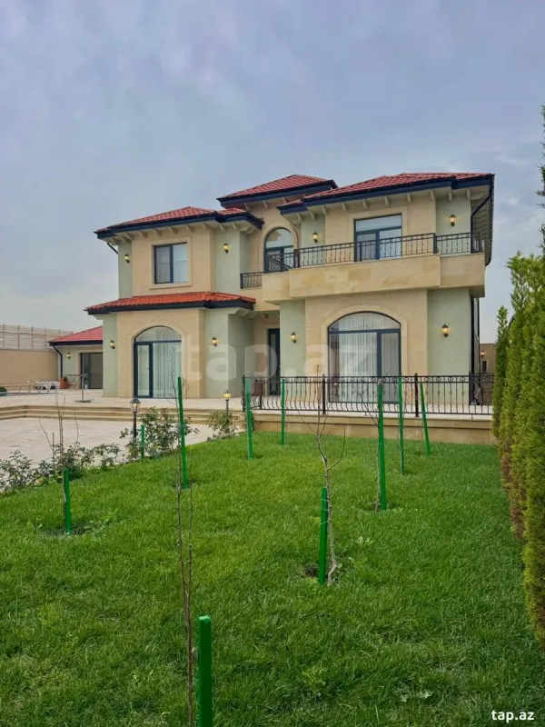 Satılır 5 otaqlı həyət evi