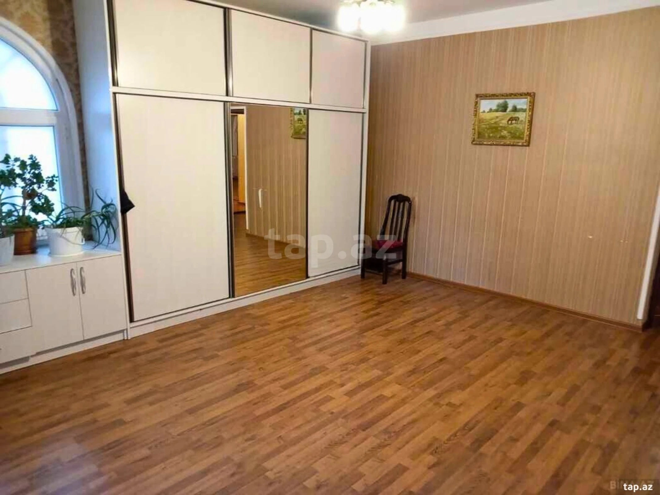 Satılır 6 otaqlı həyət evi 375 m²