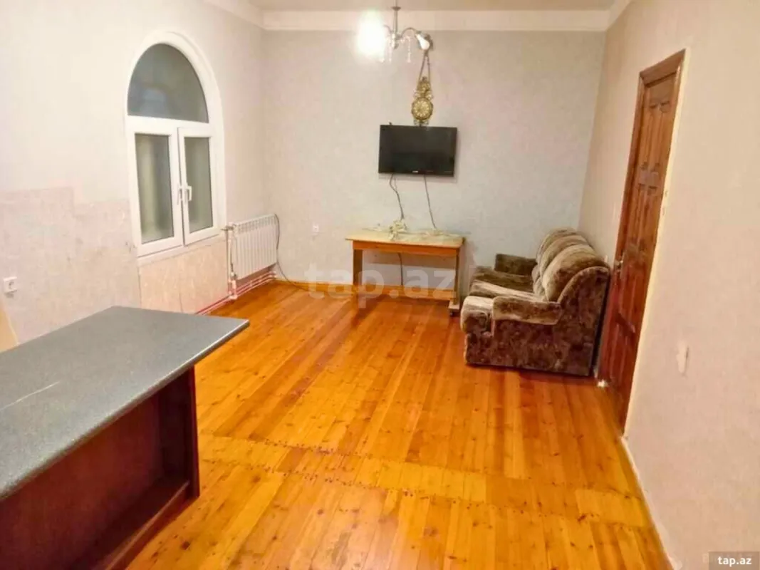 Satılır 6 otaqlı həyət evi 375 m²