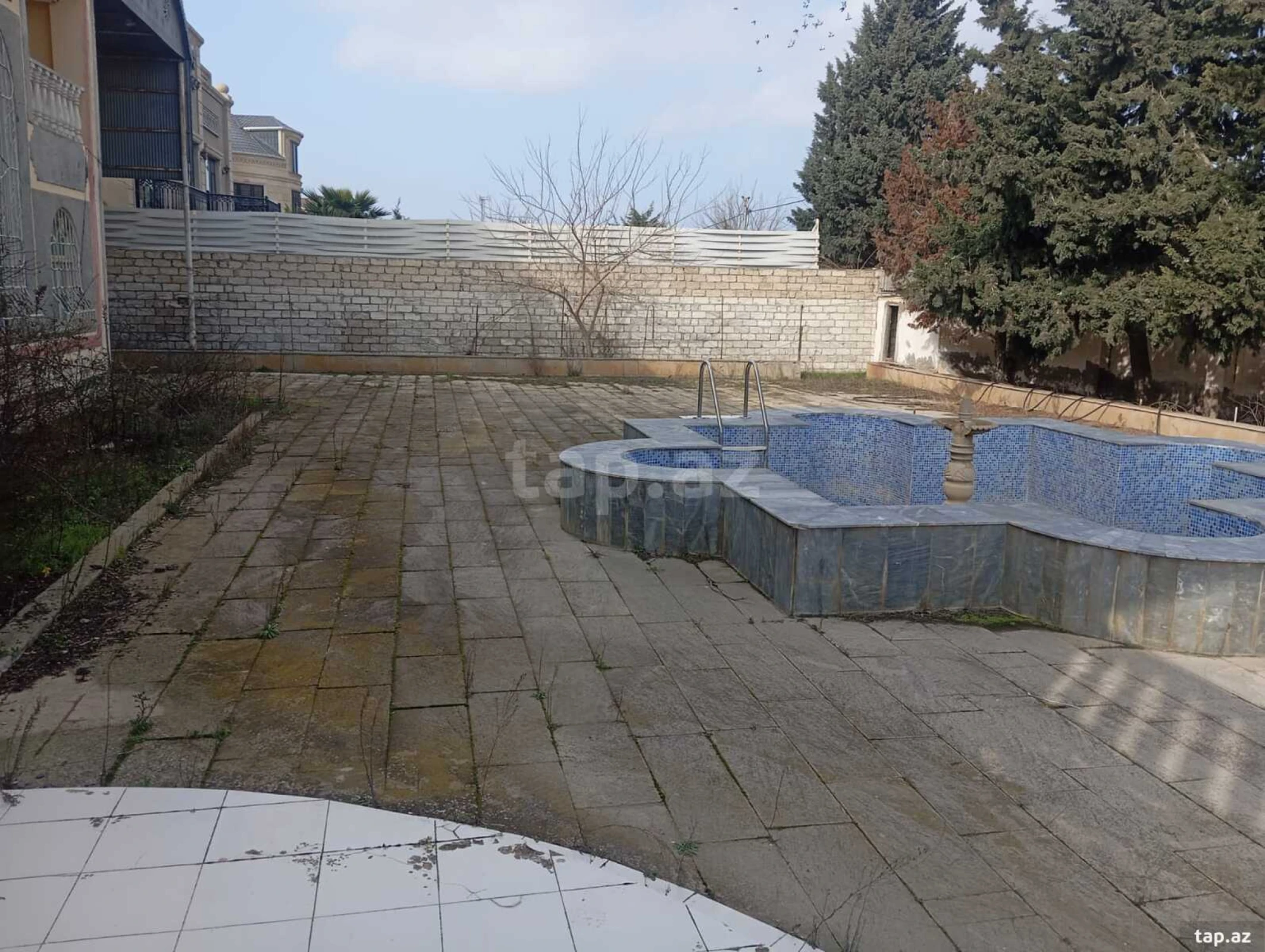 Satılır 6 otaqlı həyət evi 375 m²