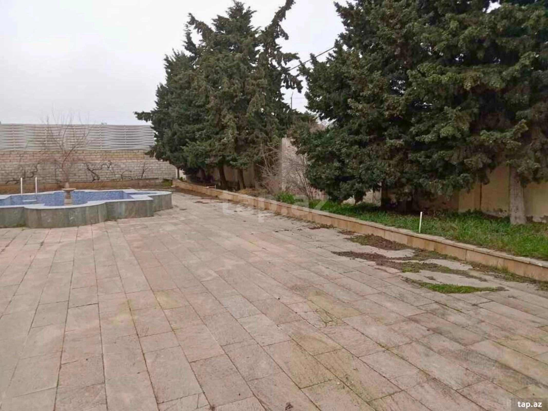 Satılır 6 otaqlı həyət evi 375 m²