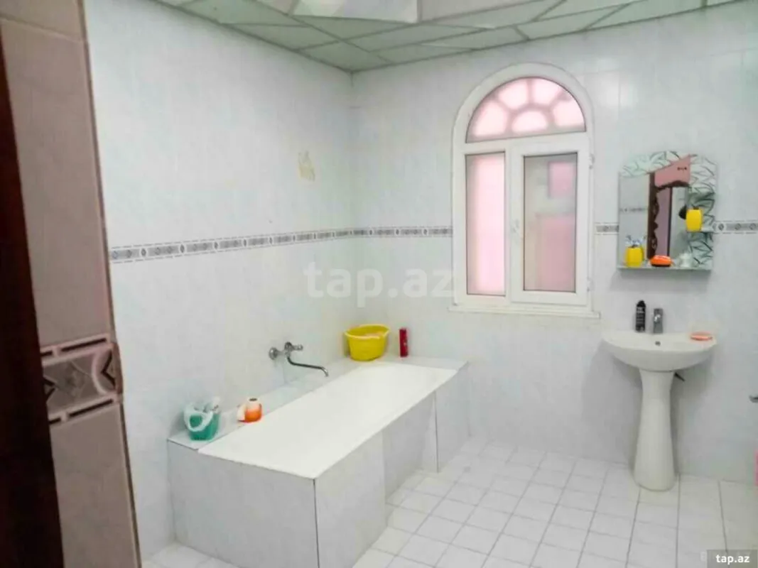 Satılır 6 otaqlı həyət evi 375 m²