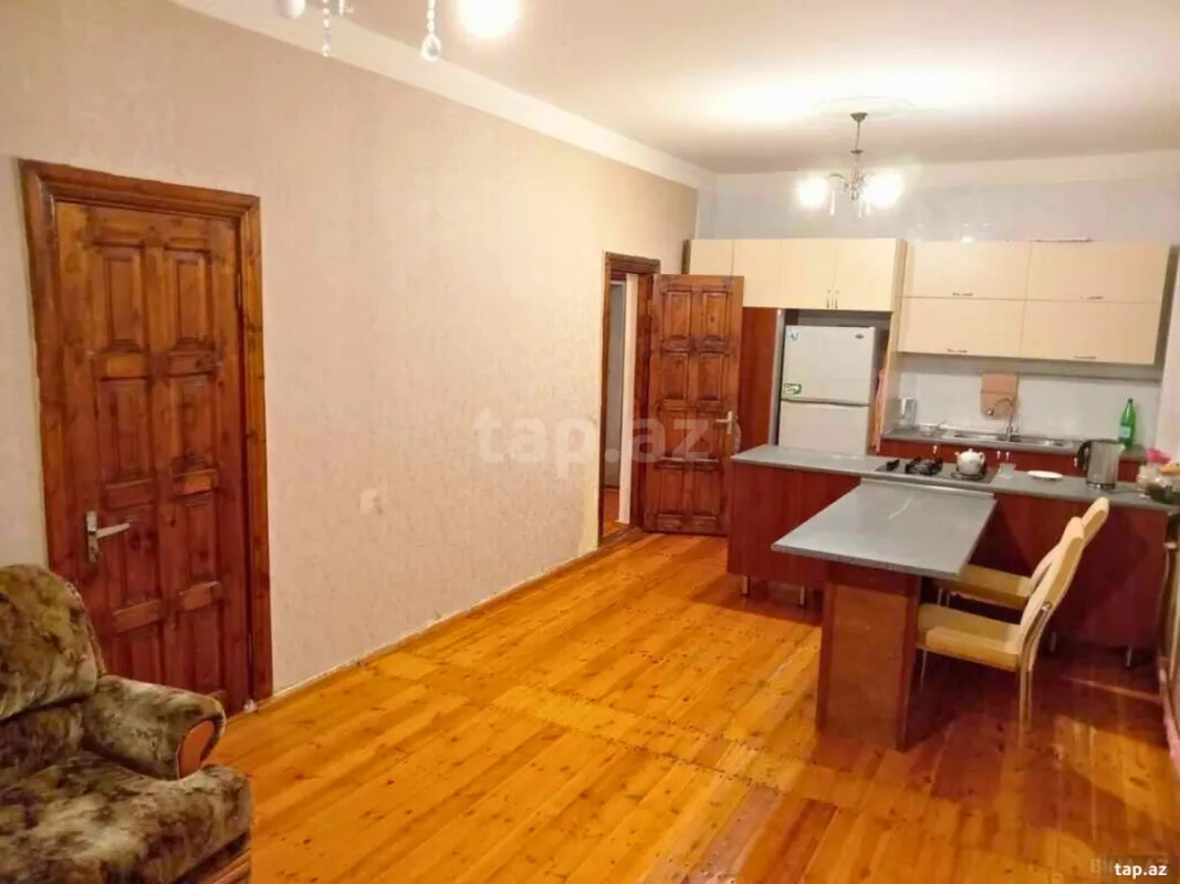 Satılır 6 otaqlı həyət evi 375 m²
