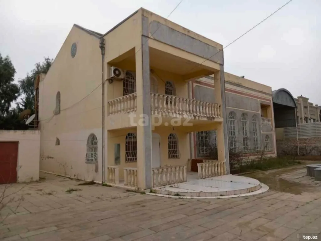 Satılır 6 otaqlı həyət evi 375 m²
